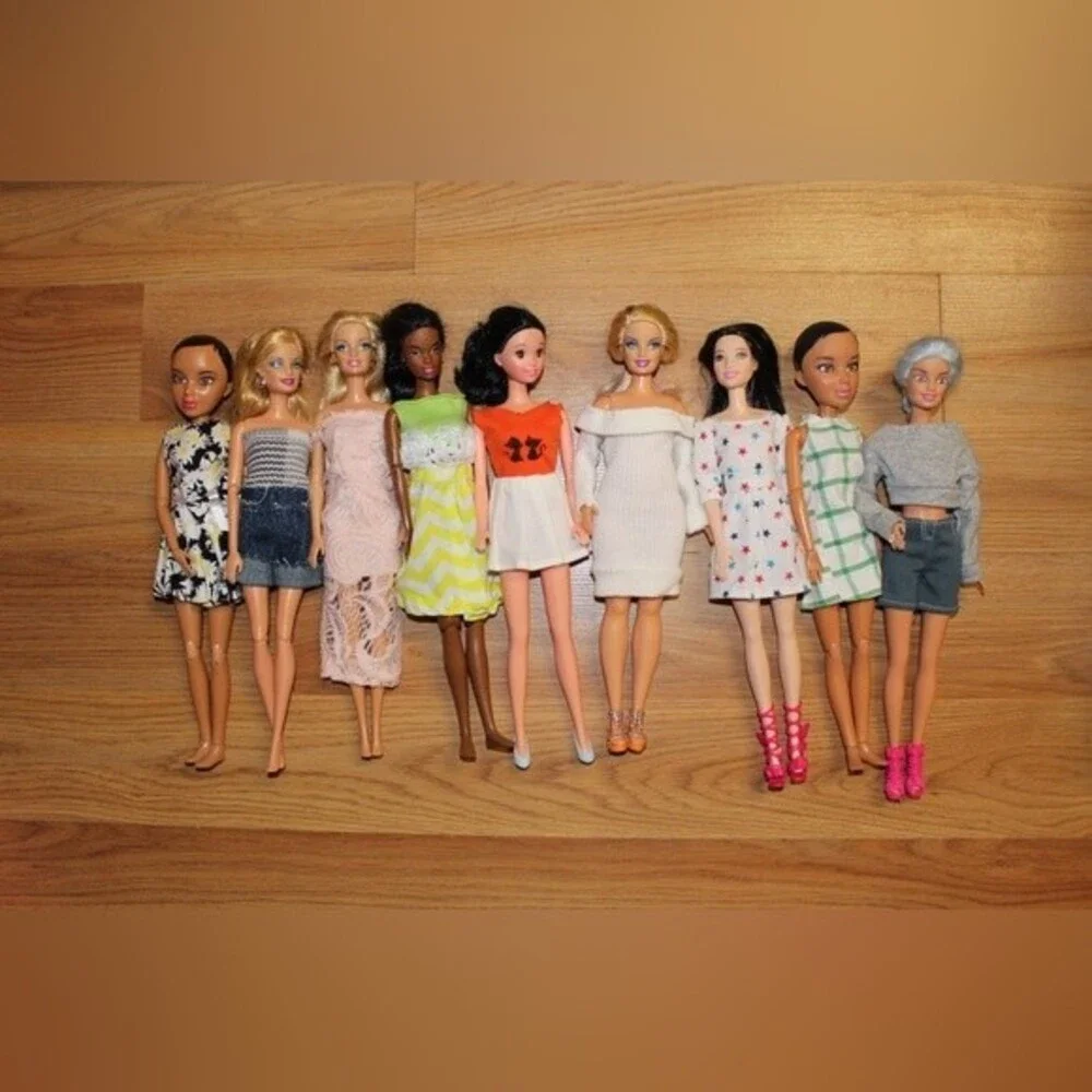 Lot of 9 Dolls